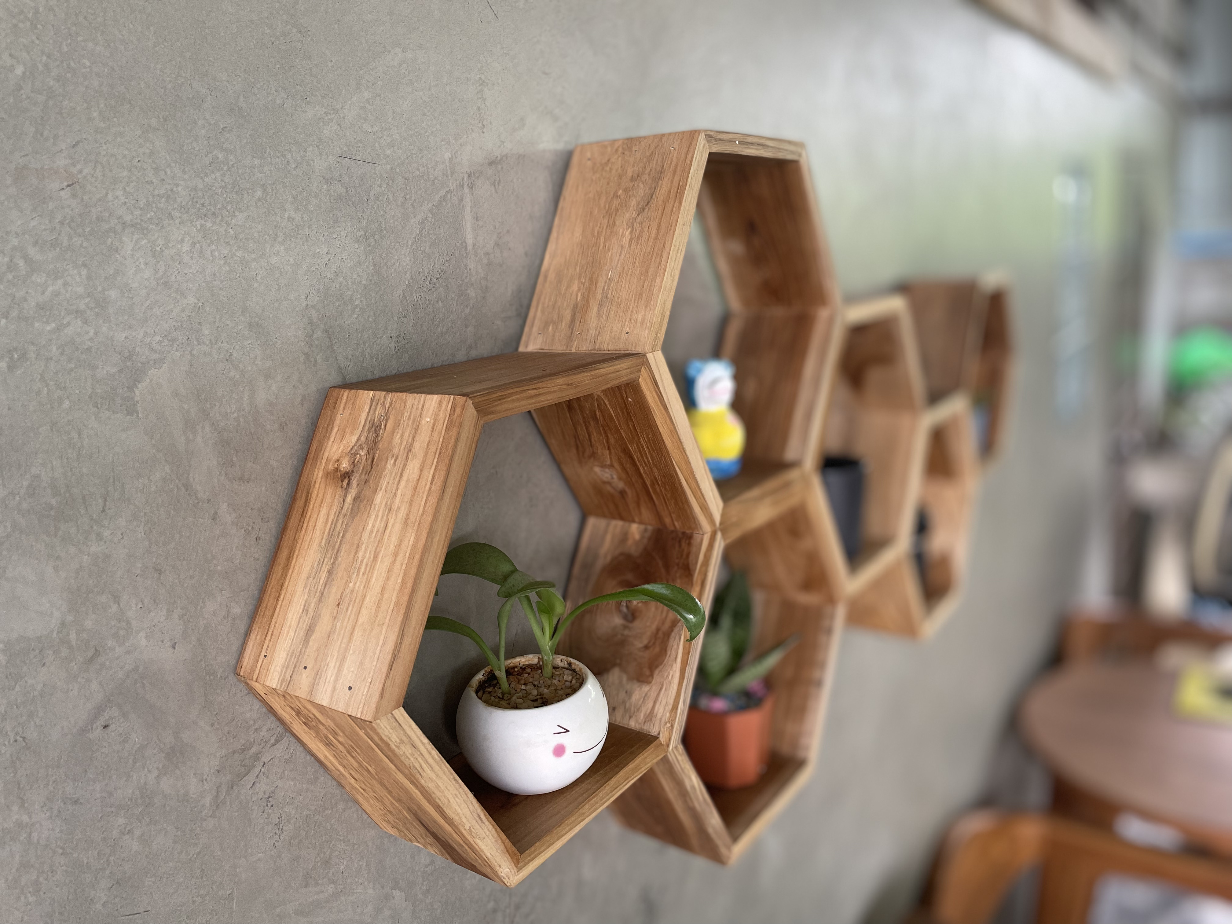 รังผึ้งชั้นตกแต่งผนังไม้สัก