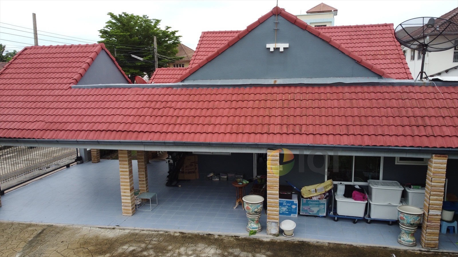 ขายที่ดิน พร้อมสิ่งปลูกสร้าง โฉนด 3 แปลง พร้อมบ้านเดี่ยวชั้นเดียว สองหลัง ในหมู่บ้านปลาทอง ศรีนครินทร์