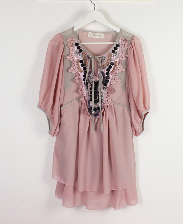 ชุดเดรสผ้าชีฟองเนื้อดีสีชมพูตุ่น หน้าอกแต่งด้วยดิ้นสวยงาม ส่งฟรี ems