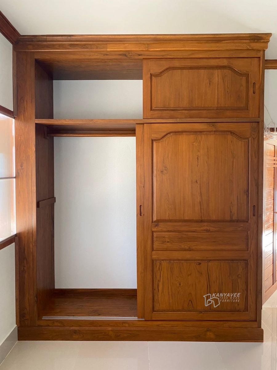 ตู้เสื้อผ้าบิ้วอินไม้สัก