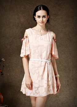 ชุดเดรสผ้าฉลุลายดอกไม้สีขาว สวยเก๋ ส่งฟรี ems