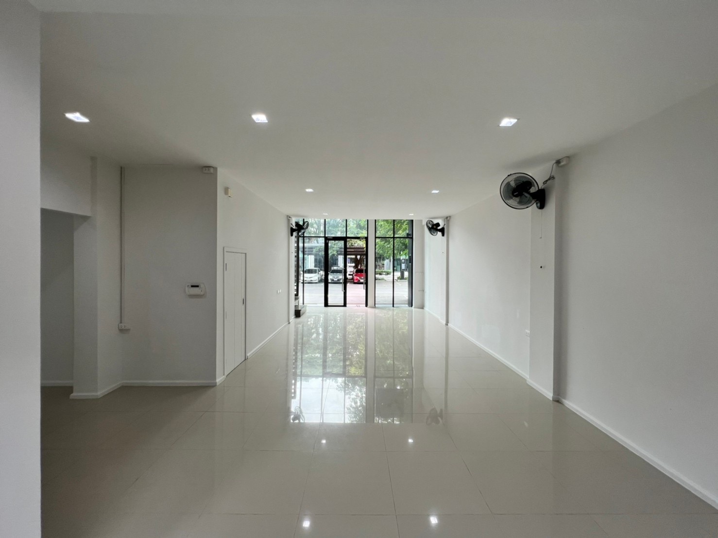 ขายโฮมออฟฟิศ สูง 3 ชั้นครึ่ง 2 คูหา หลังมุม ในโครงการ Cascade Bangna บนทำเล ถนน บางนา-ตราด กม.5 ขาเข้าถนนสุขุมวิท