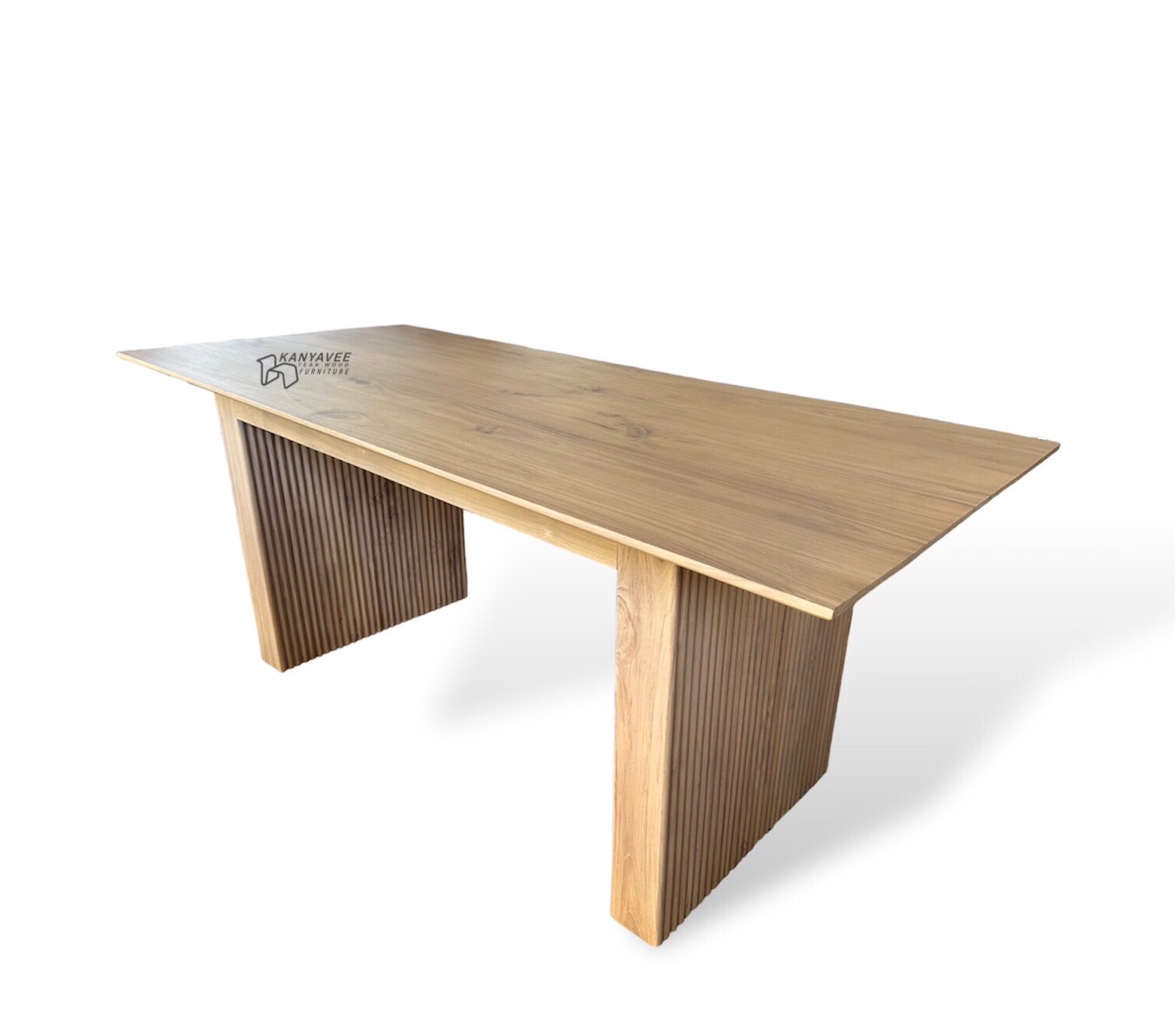 โต๊ะไม้สักสไตล์นอร์ดิก