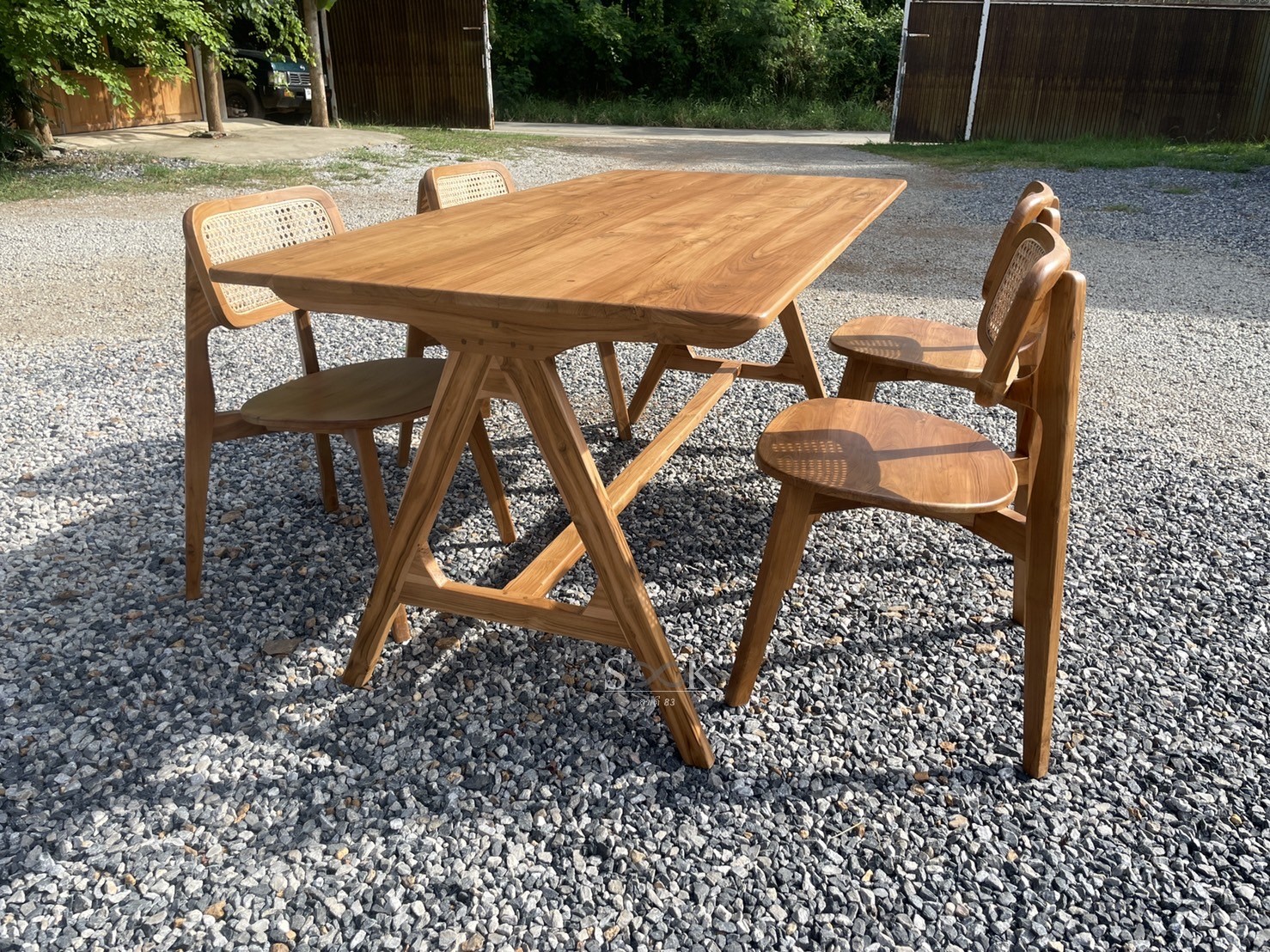 ชุดโต๊ะกินข้าวมินิมอลขาเอ เก้าอี้โรบอท