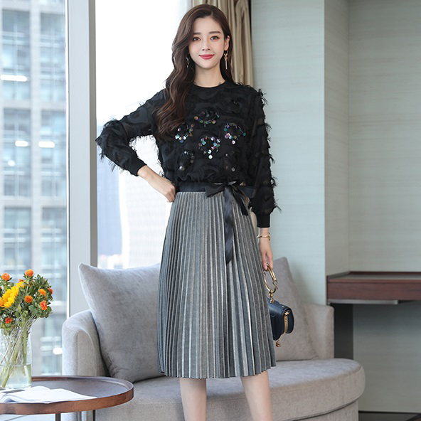 ชุดเซ็ทเสื้อสีดำ และกระโปรงสีเทาเงิน สวยหรูมากๆๆค่ะ ส่งฟรี ems