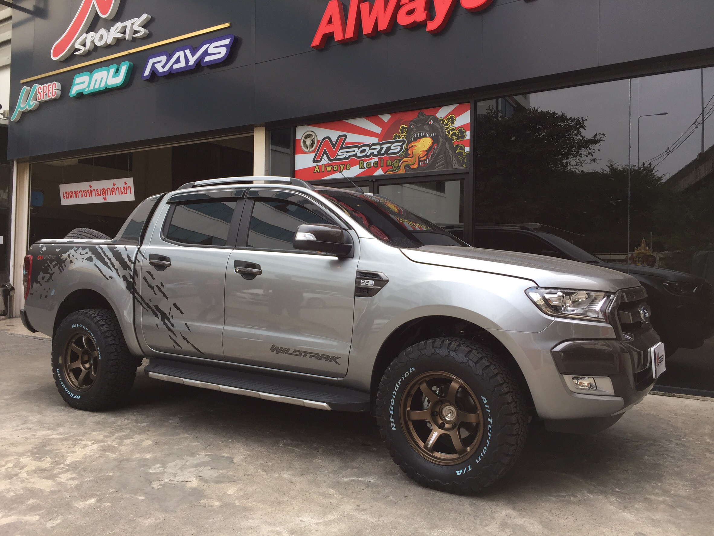 Rayswheel TE37 18x9+0 6-139.7 +Ford Ranger
