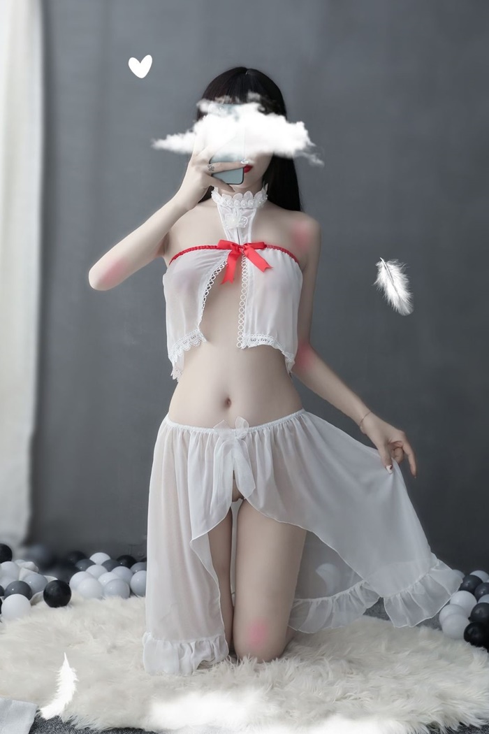 N811 ชุดนอนเซ็กซี่ ชุดนอนผ้าซีฟอง(ไม่ยืด)สีขาวมาในแบบ2ชิ้น ชิ้นบนเป็นเกาะอกผ่าหน้า ชิ้นล่างเป็นกระโปรงยาวเอวยางยืดผ่าหน้าตามรูปถ่ายสินค้าจริงเลยค่ะ