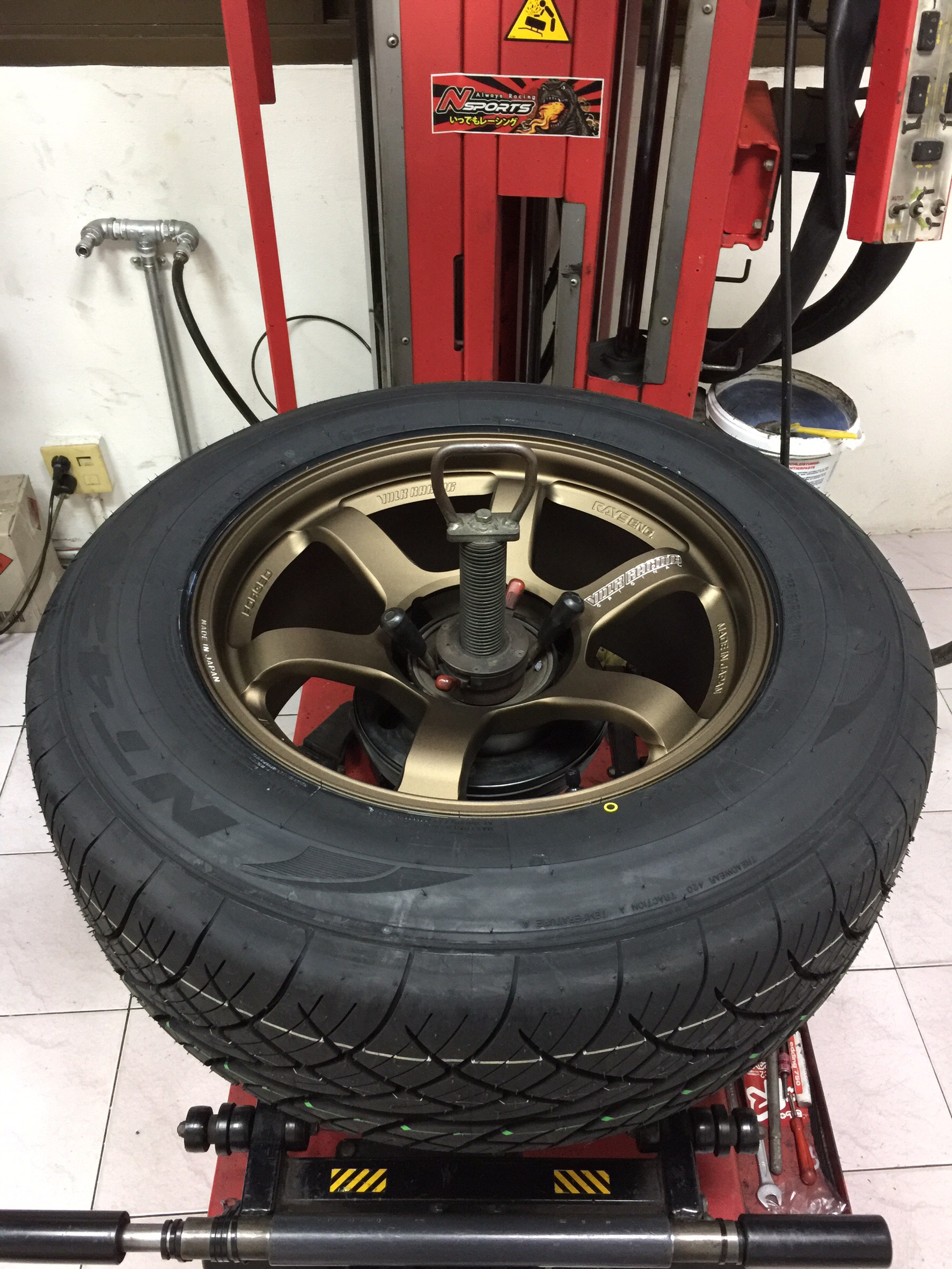 Toyota REVO + TE37 18x9+0 6-139.7