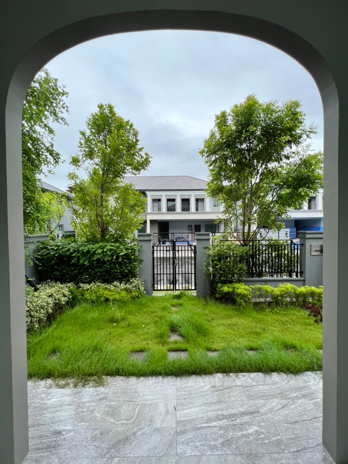 ขาย บ้านใหม่ แบบ BARE SHELL ไม่เคยเข้าอยู่ โครงการ Grand Bangkok Boulevard บางนา-อ่อนนุช