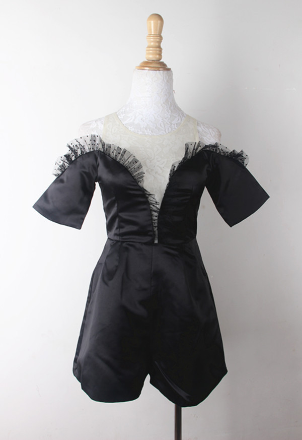 จั๊มสูทขาสั้นผ้าซาตินสีดำ ส่งฟรี ems