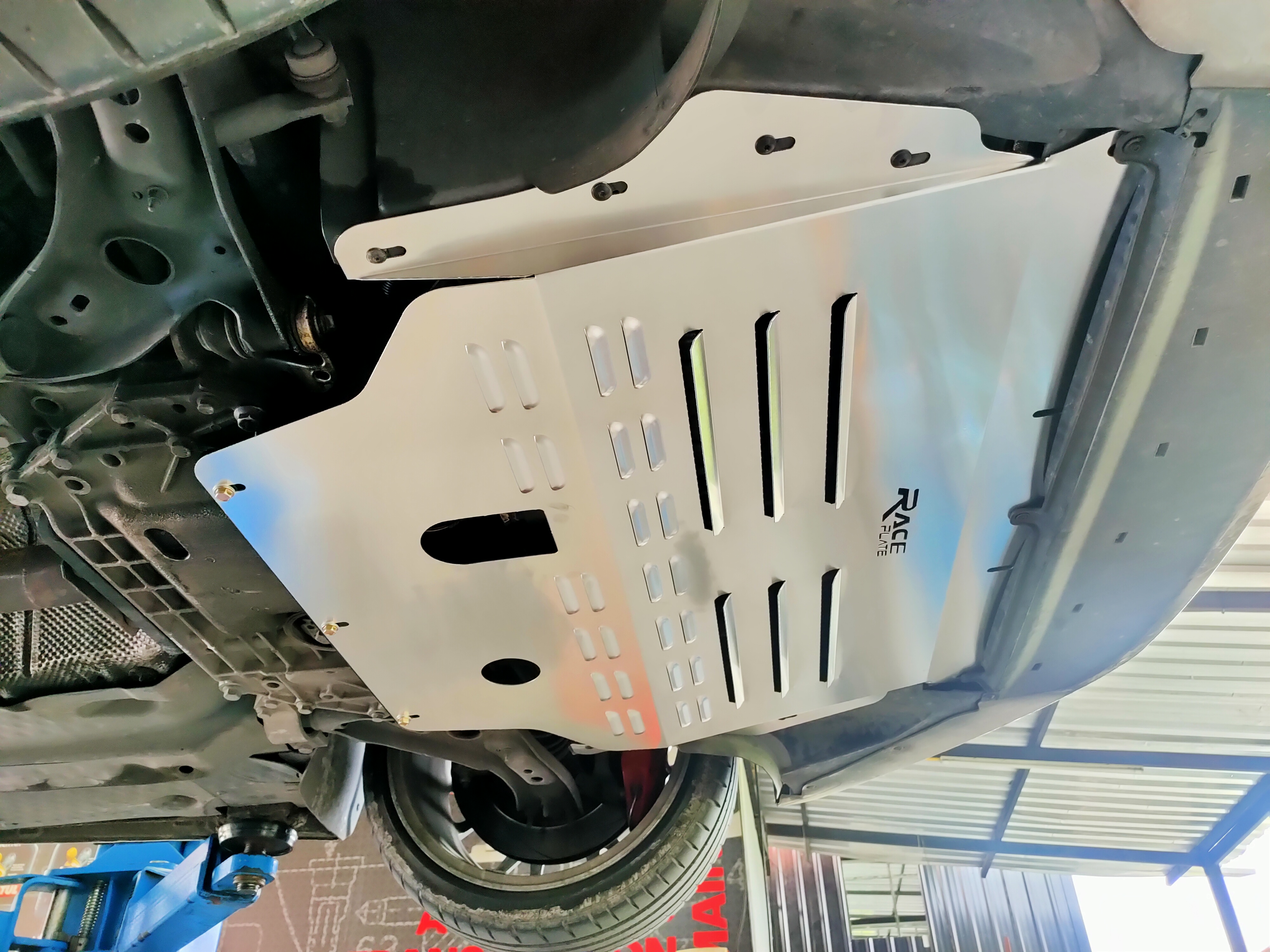 แผ่นปิดใต้ห้องเครื่องอลูมิเนียม Volkswagen Scirocco Raceplate_Undertray