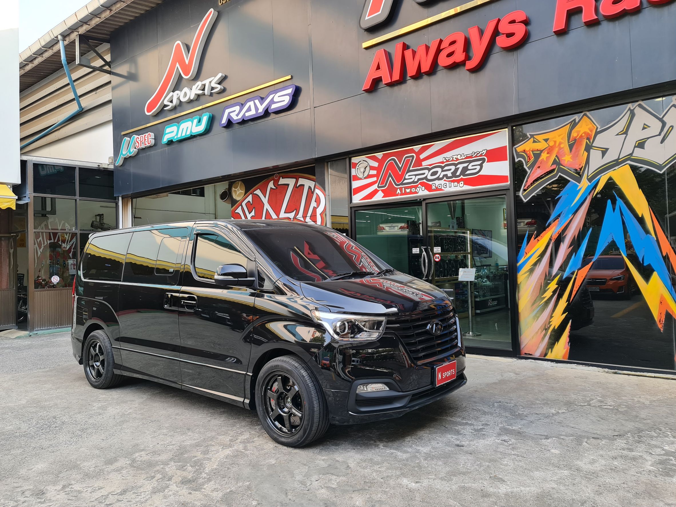 Rayswheel TE37 18x8+30 สีmm + Hyundai H1