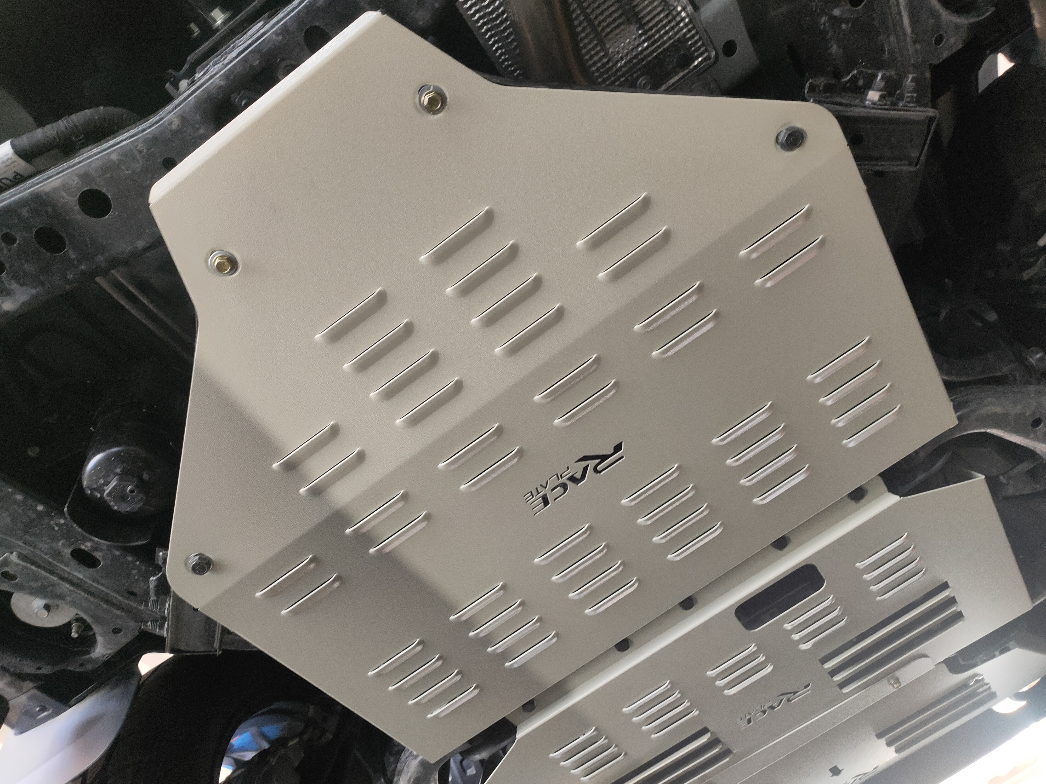 แผ่นปิดใต้ห้องเครื่องอลูมิเนียม Ford Ranger Next-gen Raptor, Everest 2022 Raceplate_Undertray