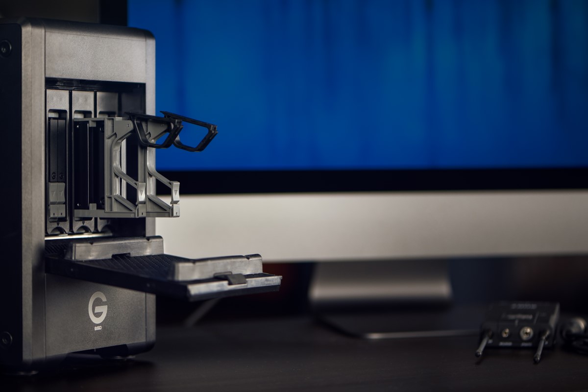 G-RAID SHUTTLE 4 (SDPH34H) Enterprise-class 4-bay External Hard Drive; Thunderbolt3 and USB-C; hardware RAID; up to 1000MB/s read SanDisk Professional