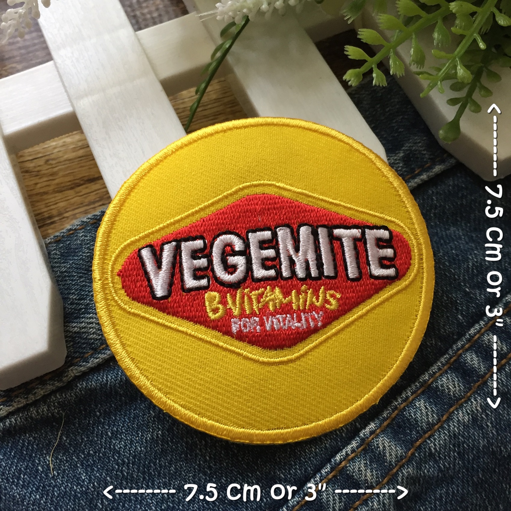 โลโก้ Vegemite ตัวรีดติดเสื้อ อาร์มรีด อาร์มปัก ตกแต่งเสื้อผ้า หมวก กระเป๋า แจ๊คเก็ตยีนส์ Hipster Embroidered Iron on Patch