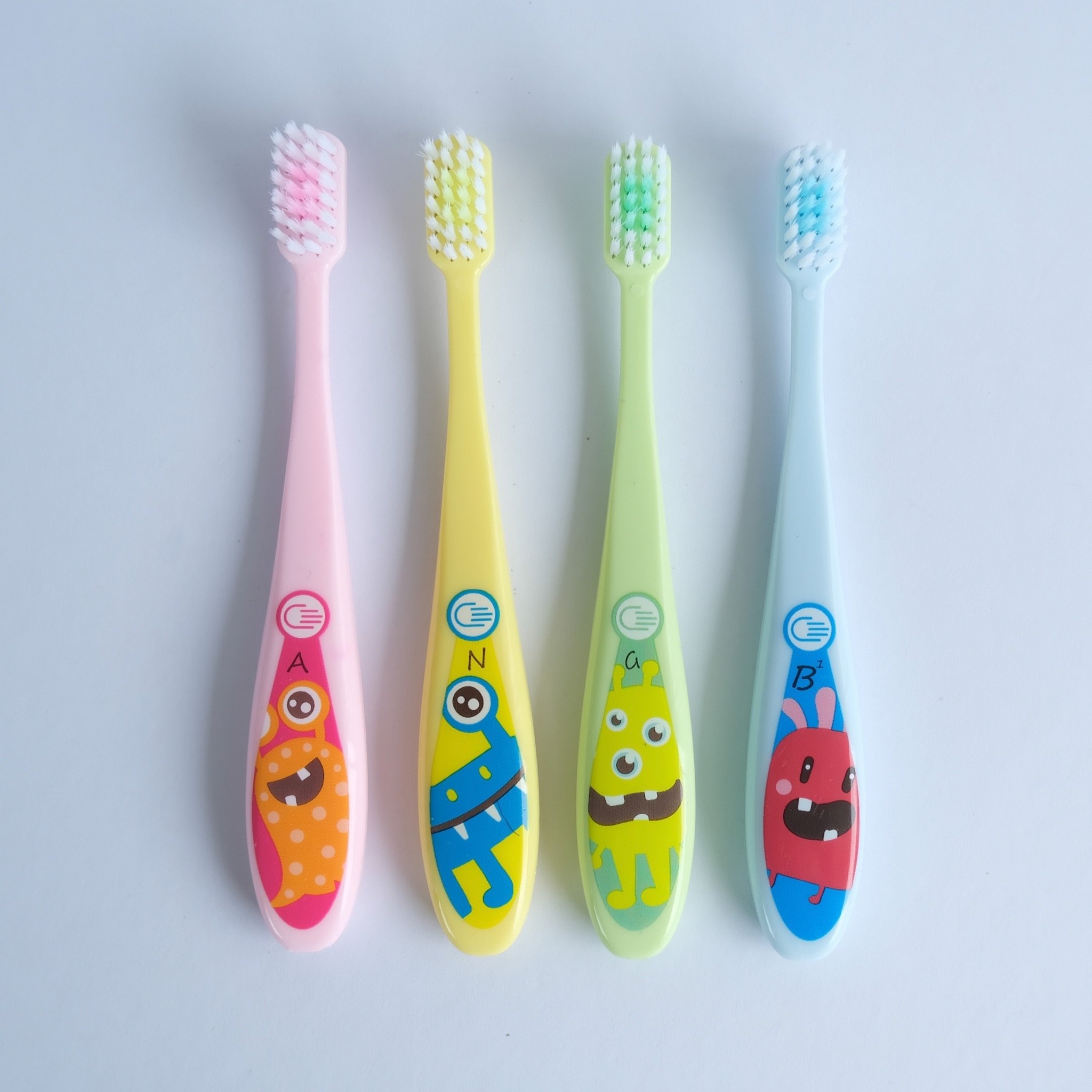 19083 แปรงสีฟัน ปาล์มเมด มอนสเตอร์ แบง 0-3 ปี (12 ชิ้น)