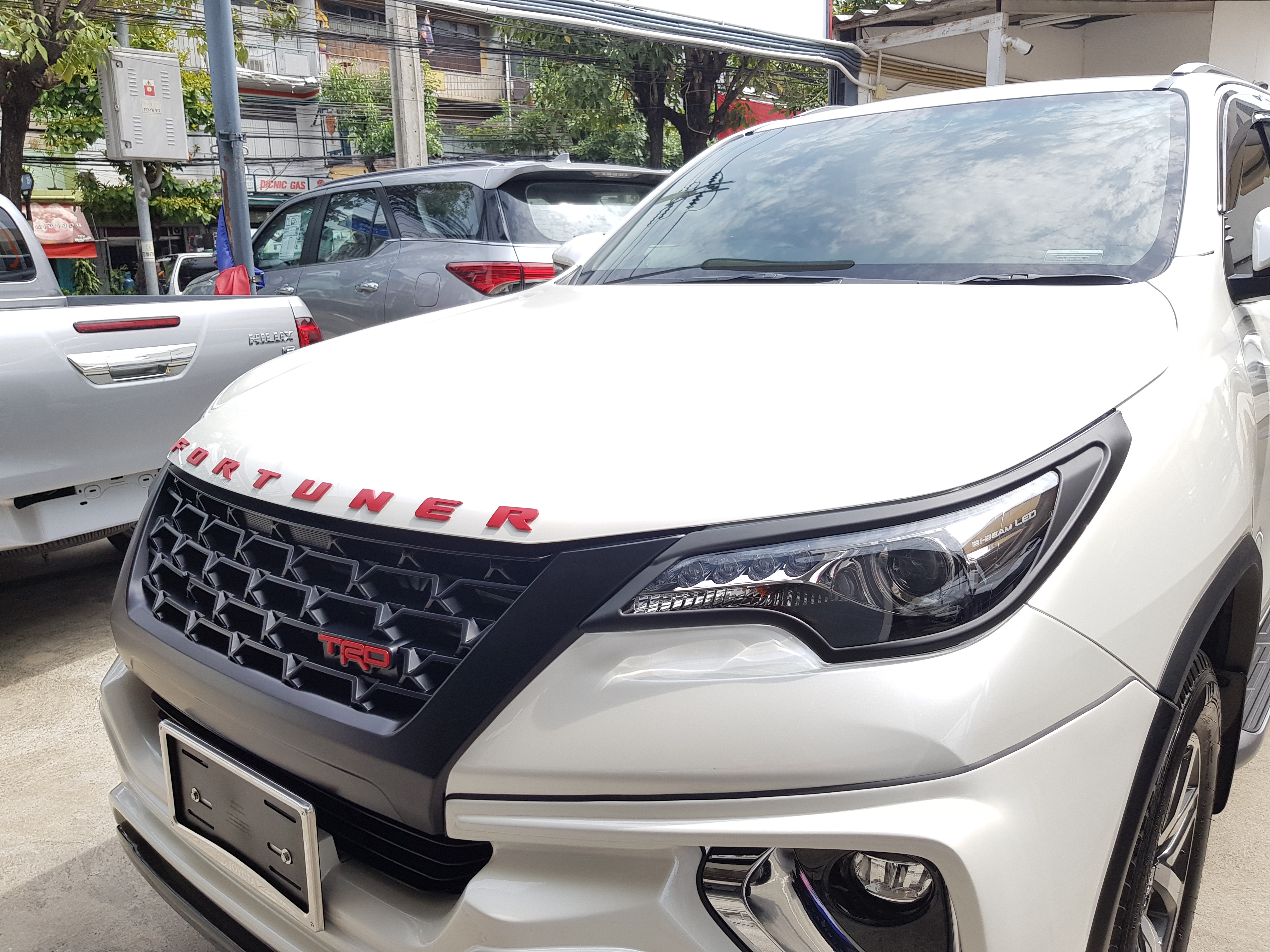 ครอบไฟหน้า ดำด้าน FORTUNER