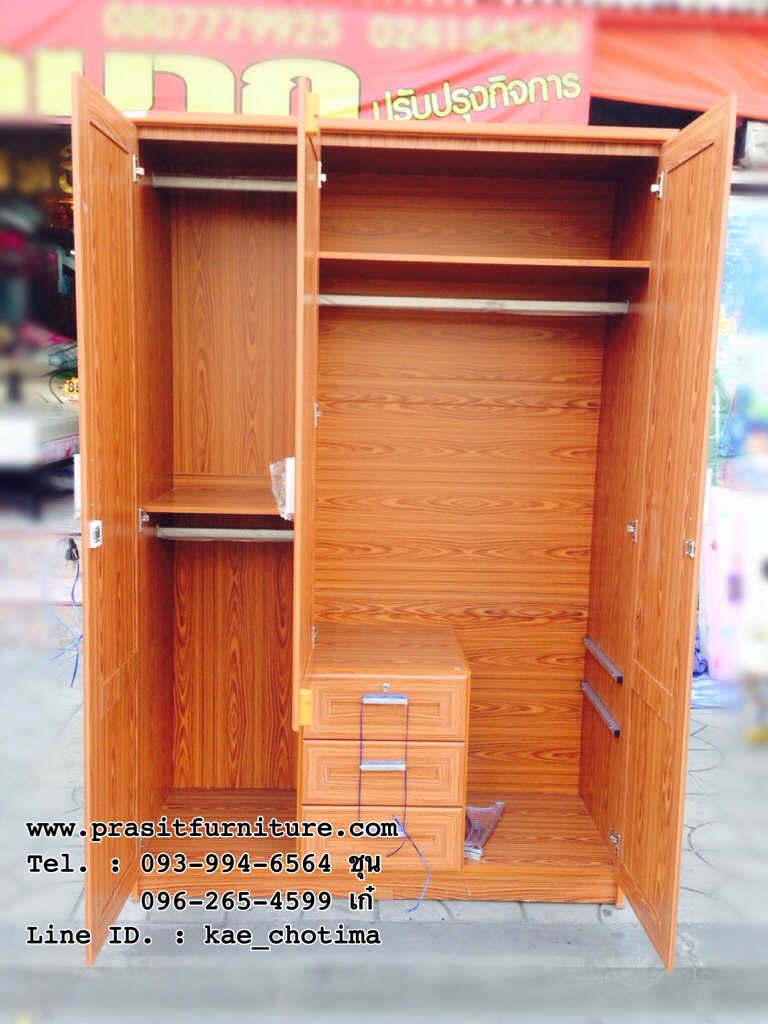 ตู้เสื้อผ้า 3 บาน กระจกกลาง รุ่น W451M ขนาด 135 ซม.