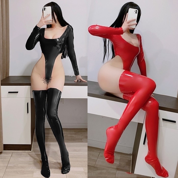 L330 ชุดหนังลาเท็กซ์ Latex ชุดหนังแก้ว ชุดหนังเซ็กซี่ บอดี้สูทหนัง ตัวชุดเว้าหน้าอกกว้างๆช่วงต้นขาเว้าสูงเป็นพิเศษ ช่วงเป้าเป็นกระดุมเป๊กปลดได้ สินค้าตามรูปเลยค่ะ ***ไม่มีถุงน่อง ถุงน่องจะมีขายอีกรหัสนึง