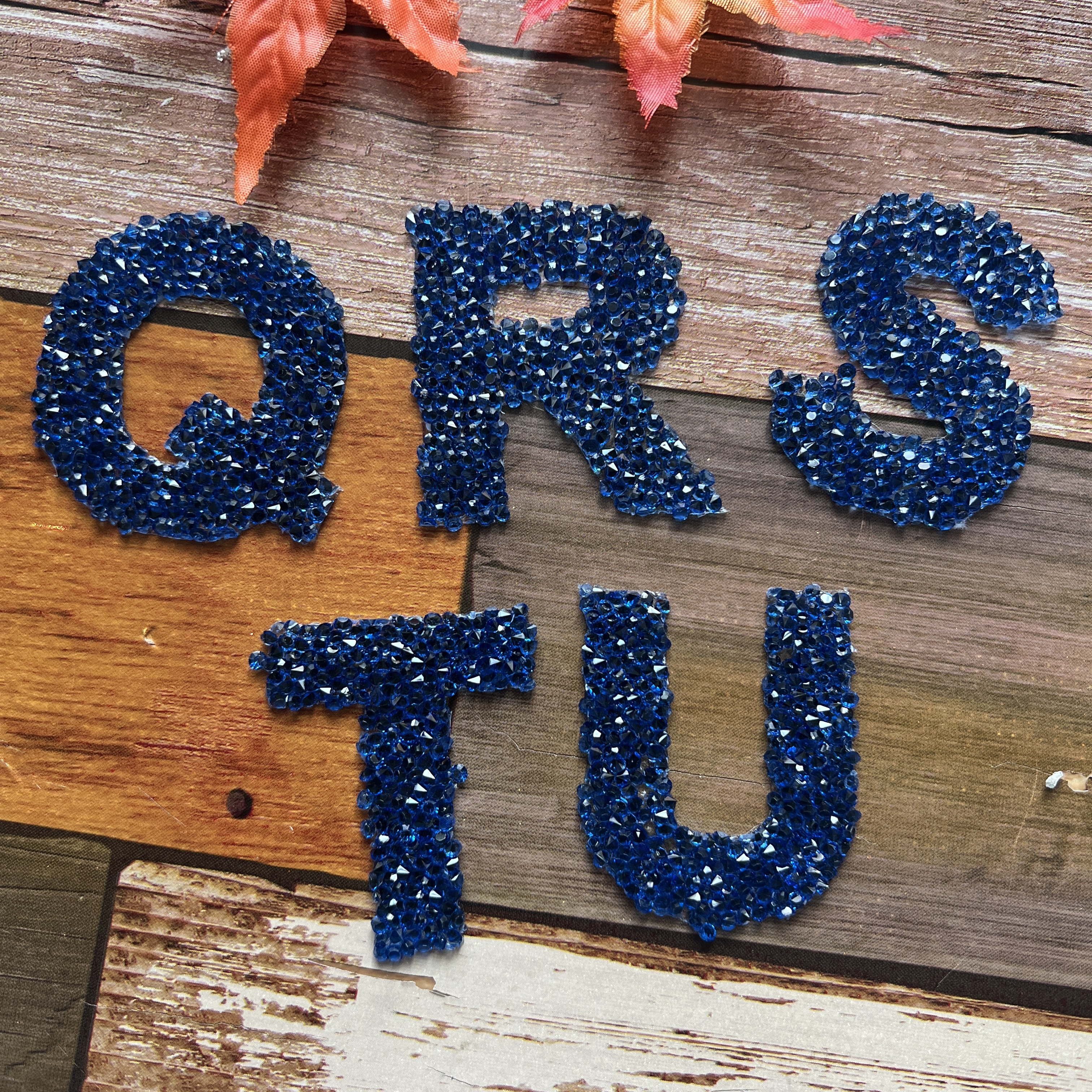 ตัวอักษร เพชรวิบวับ คริสตัล ตัวรีดติดเสื้อ ตัวรีด ติดกระเป๋า ติดหมวก ติดแจ๊คเก็ต อักษรภาษาอังกฤษ Alphabet Patch