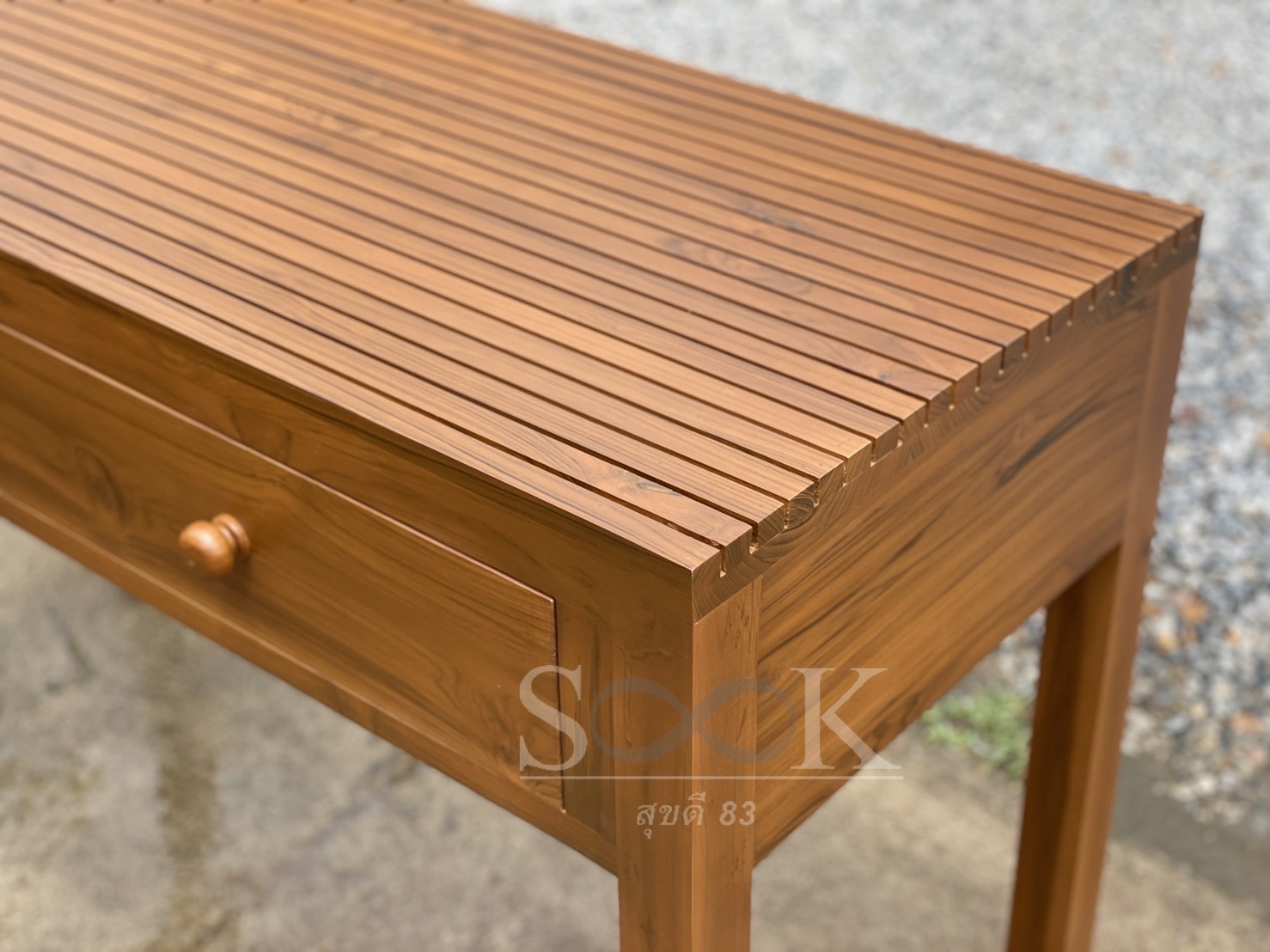 โต๊ะคอนโซลประดับซี่