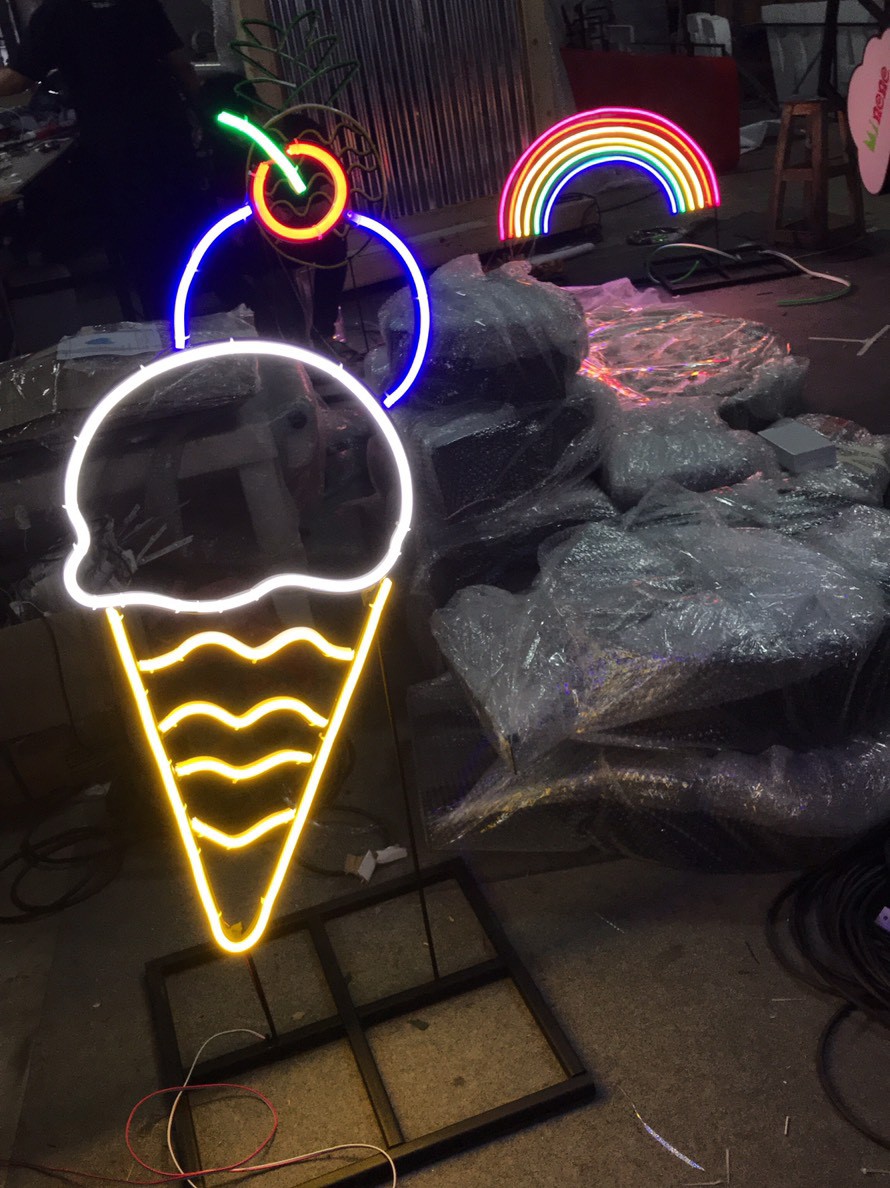 ป้ายไฟนีออน