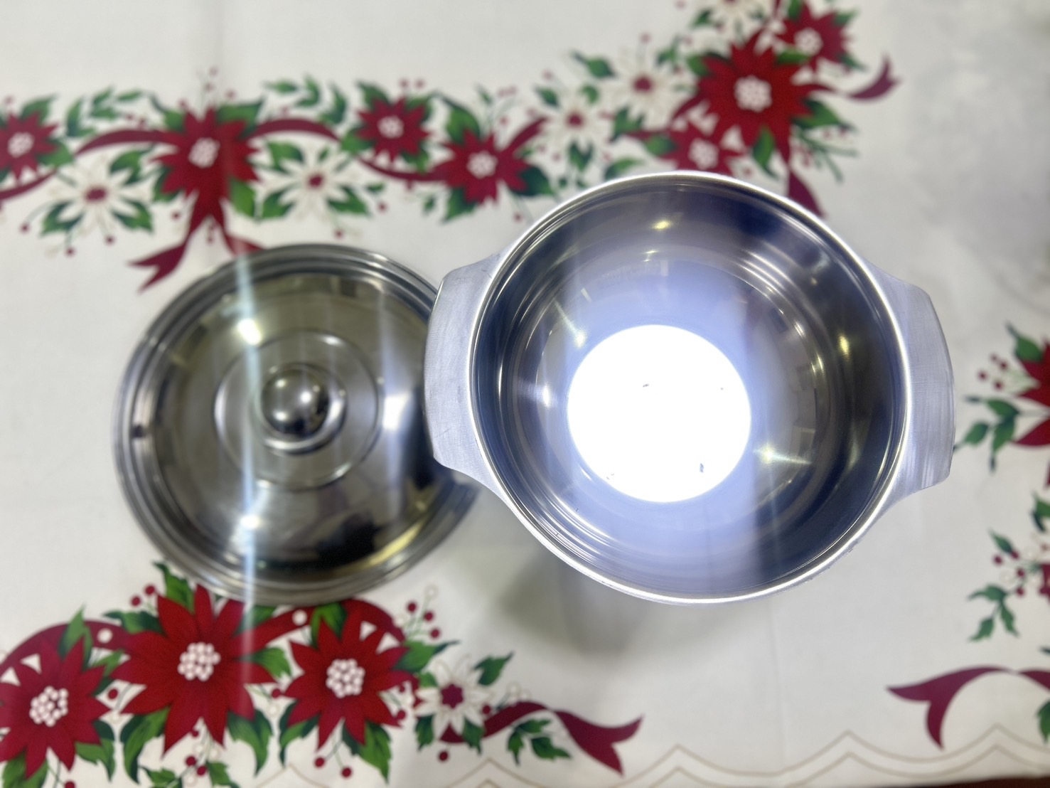 US โถข้าวสแตนเลสพร้อมฝา 22 ซม.