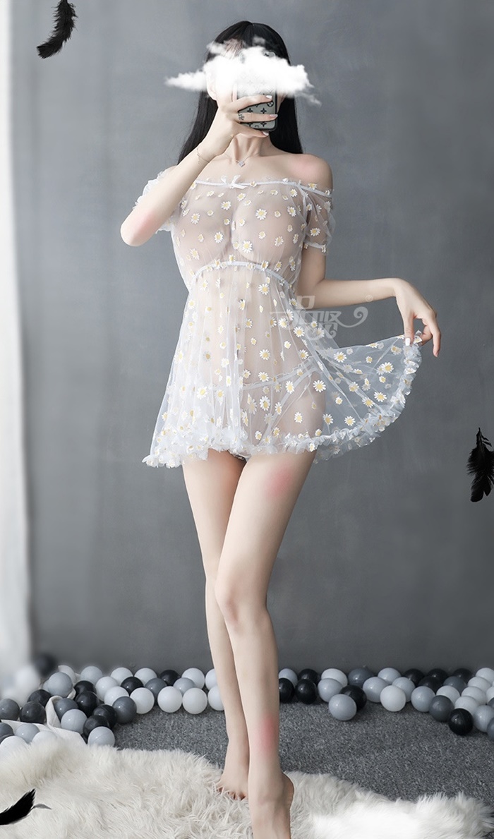 N824 ชุดนอนเซ็กซี่ ชุดนอนอีโรติกเป็นผ้าซีทรูลายดอกเดซี่สวมใส่แบบชุดปาดไหล่ ตัวชุดจั้มเอวแต่งแขนตุ๊กตามาพร้อมกางเกงในซีทรูลายดอกเดซี่เข้าชุดตามรูปถ่ายสินค้าจริง