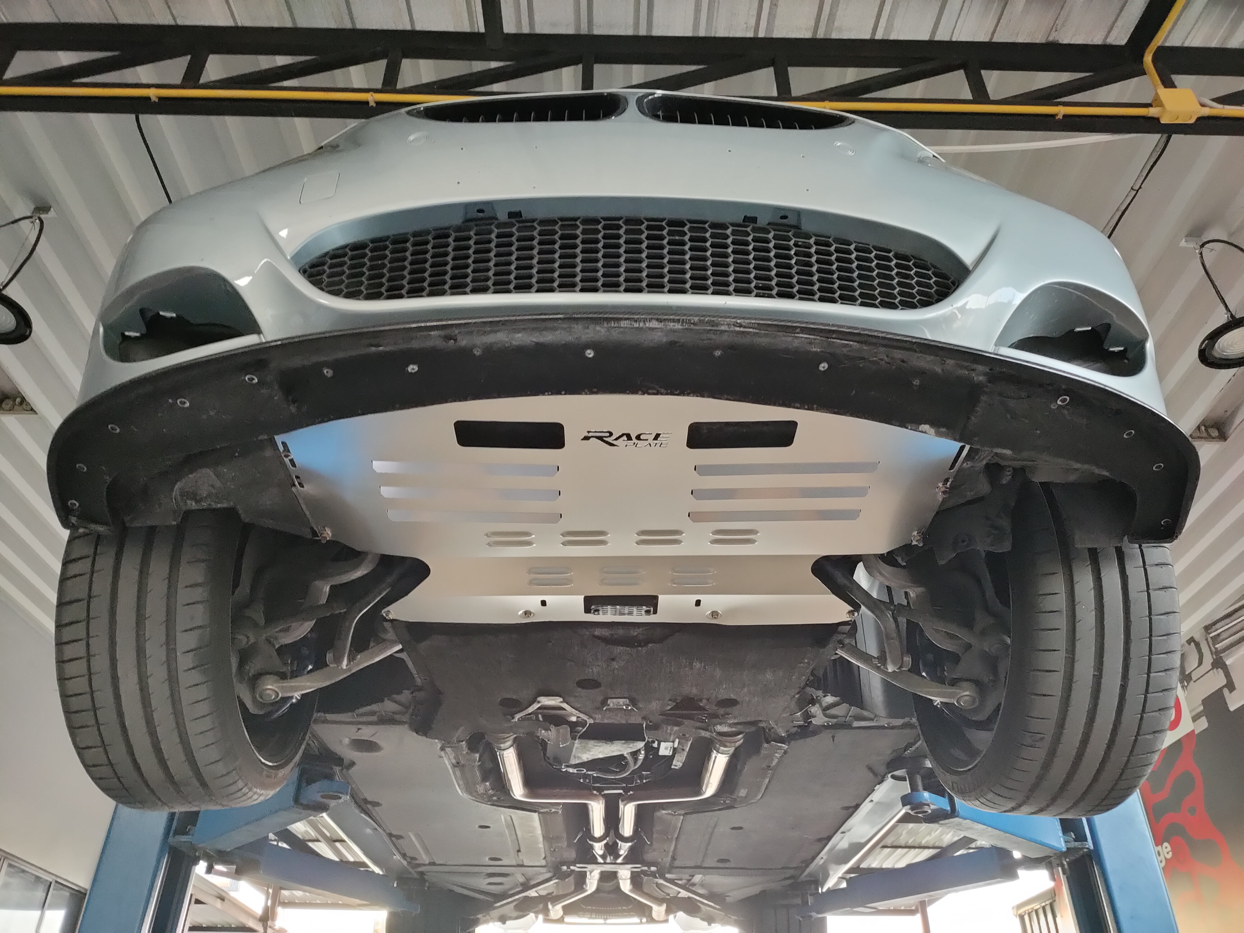 แผ่นปิดใต้ห้องเครื่องอลูมิเนียม BMW E60, E63 Raceplate_Undertray