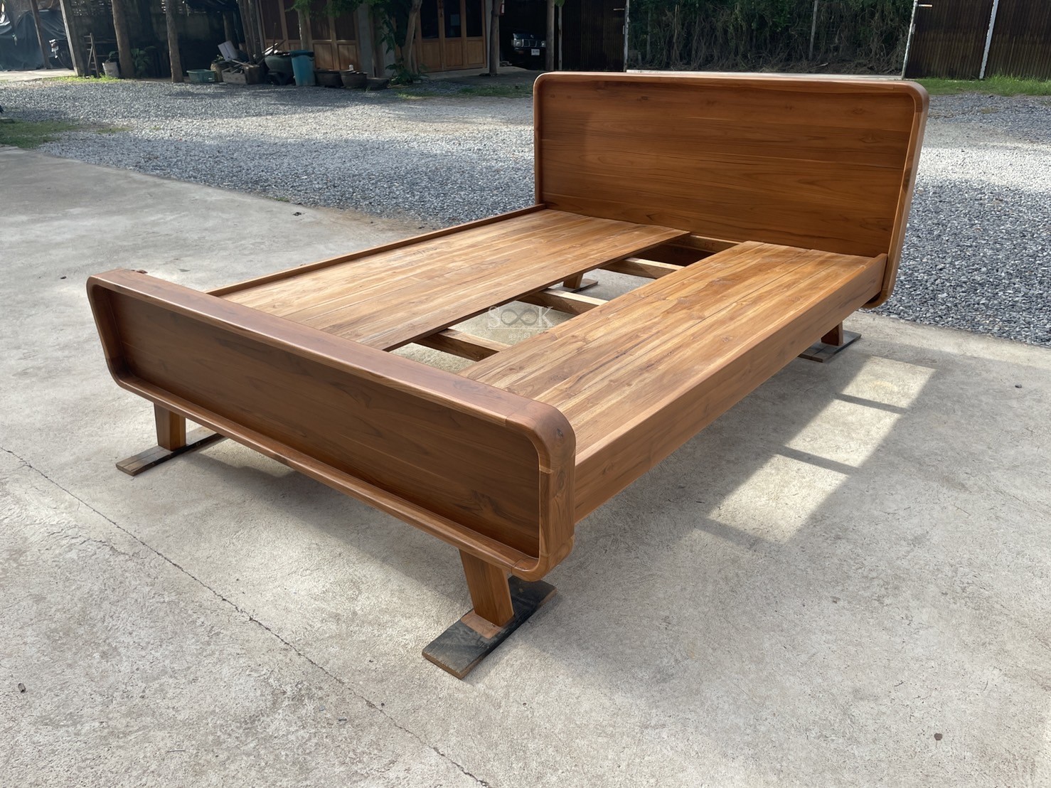 เตียงมินิมอลแคปซูลพื้นโล่ง