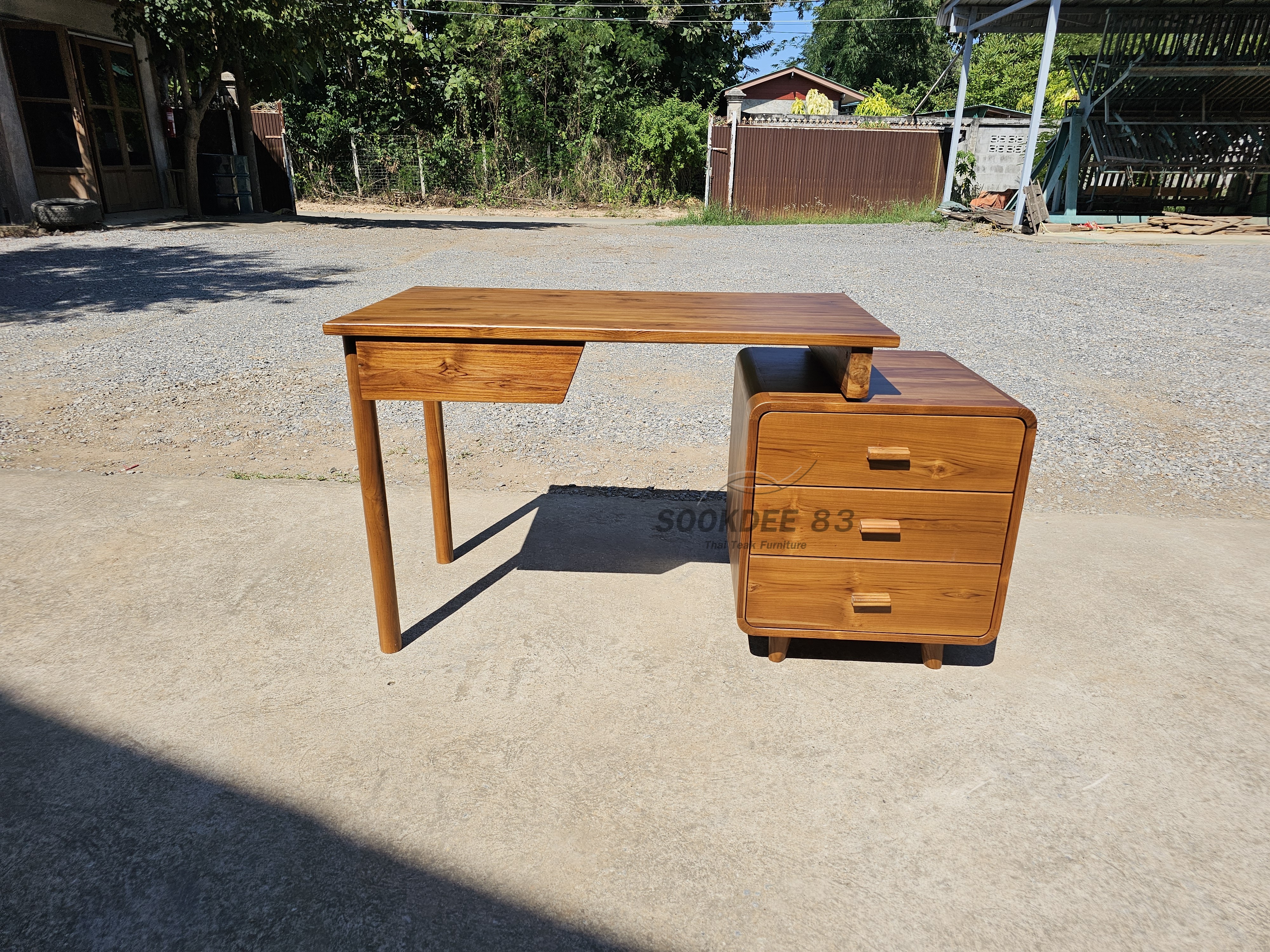 โต๊ะทำงานสไตล์มินิมอล 3 ลิ้นชัก