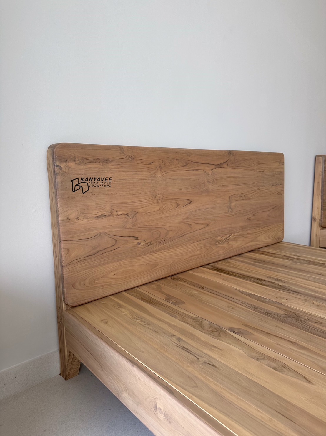 เตียงมินิมอลไม้สัก 5 ฟุต