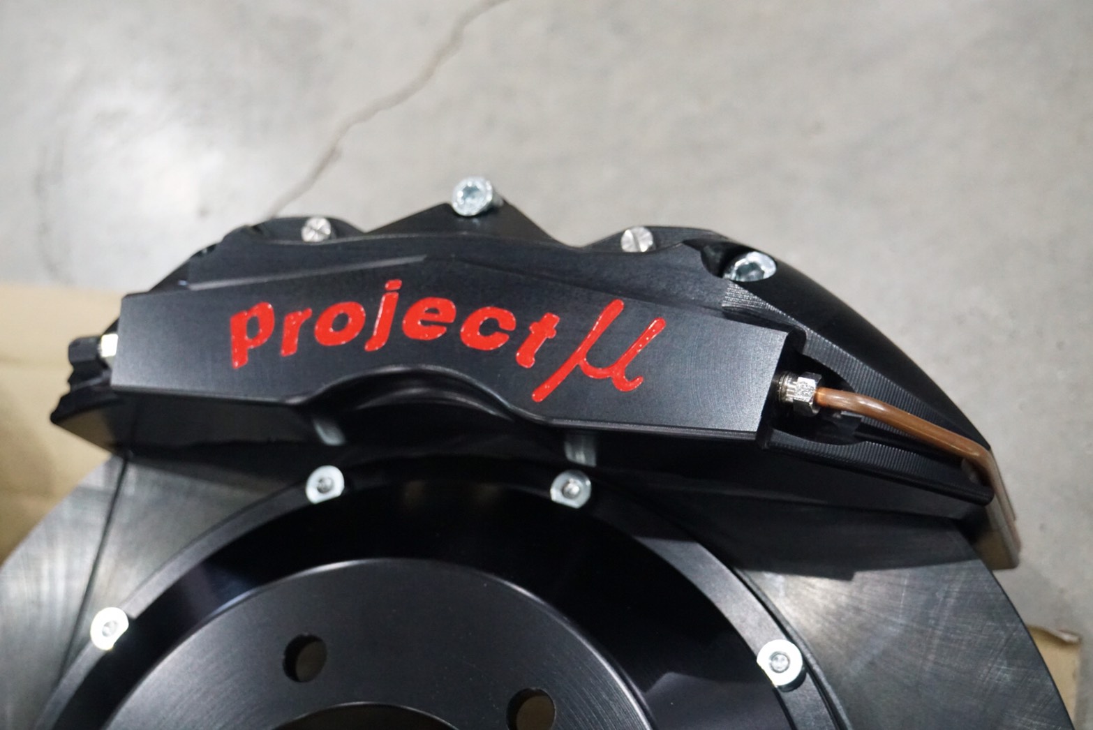 ชุดเบรคโปรเจคมิว 6พอตไดร์ ตรงรุ่น Toyota Fortuner,Revo