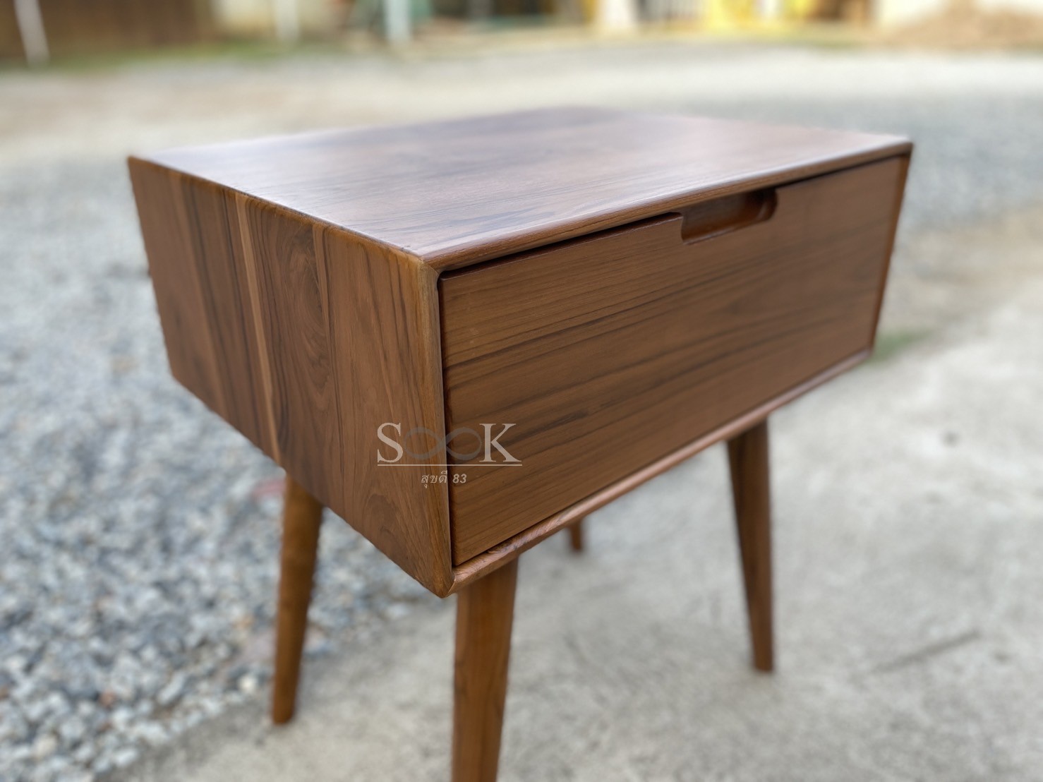 ตู้หัวเตียงมินิมอลขายาว