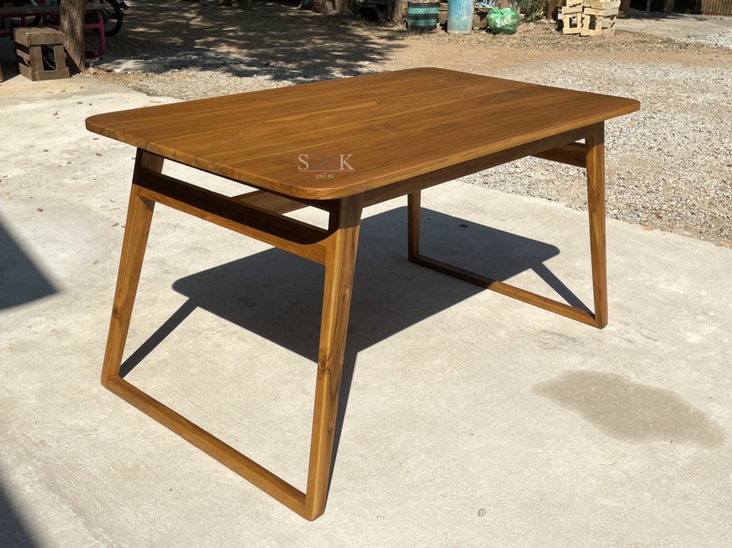 โต๊ะขายูเฉียง