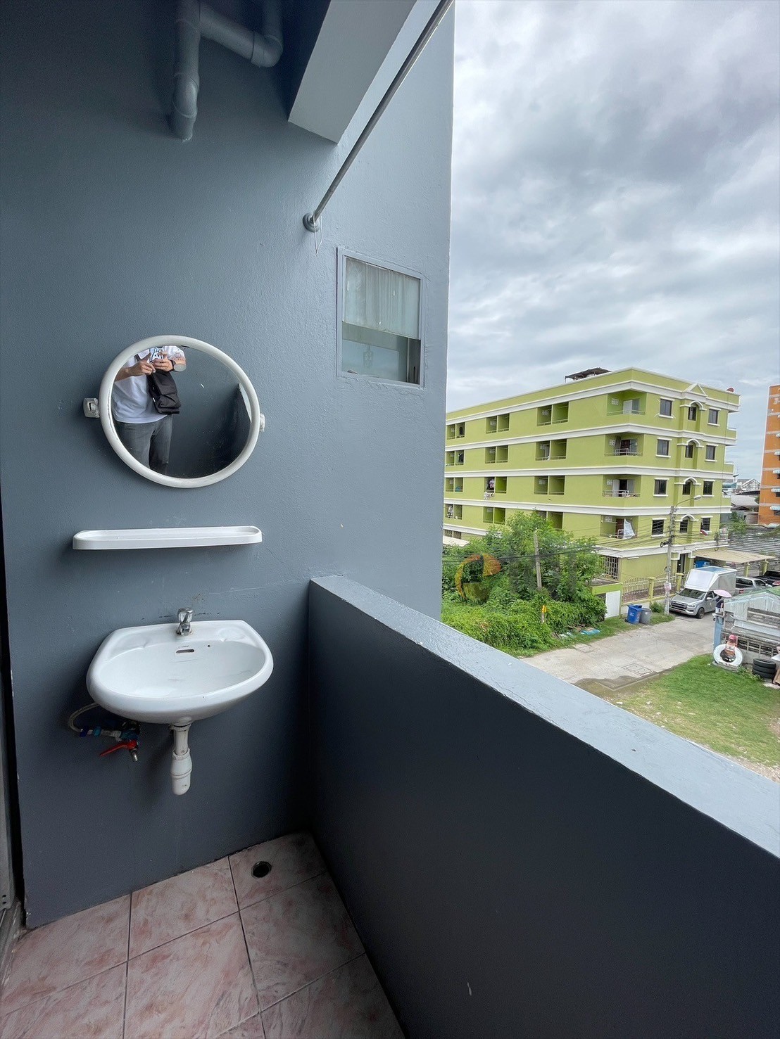 ขายอพาร์ทเม้นท์ 4 ชั้น ติดถนน 2 ด้าน ซอยแบริ่ง 52 ถนนสุขุมวิท107