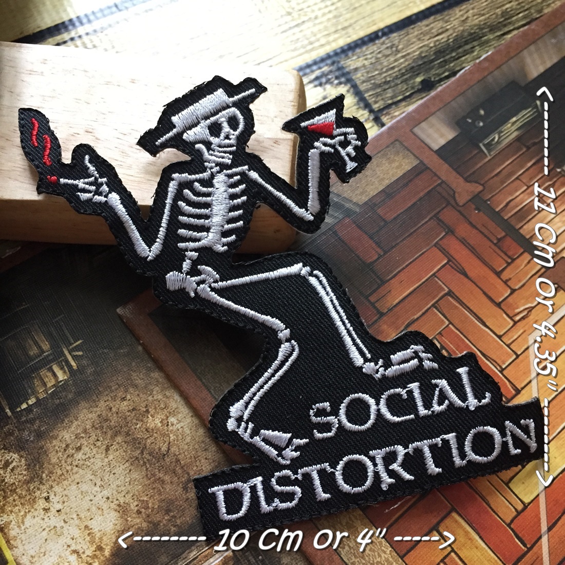 Social Distortion วงดนตรี ร็อค เฮฟวี่เมทัล พังค์ ตัวรีดแบบปัก อาร์มปัก ตัวรีดติดเสื้อ ตัวรีด ติดกระเป๋า ติดหมวก ติดแจ๊คเก็ต Rock Iron on Embroidered Patch