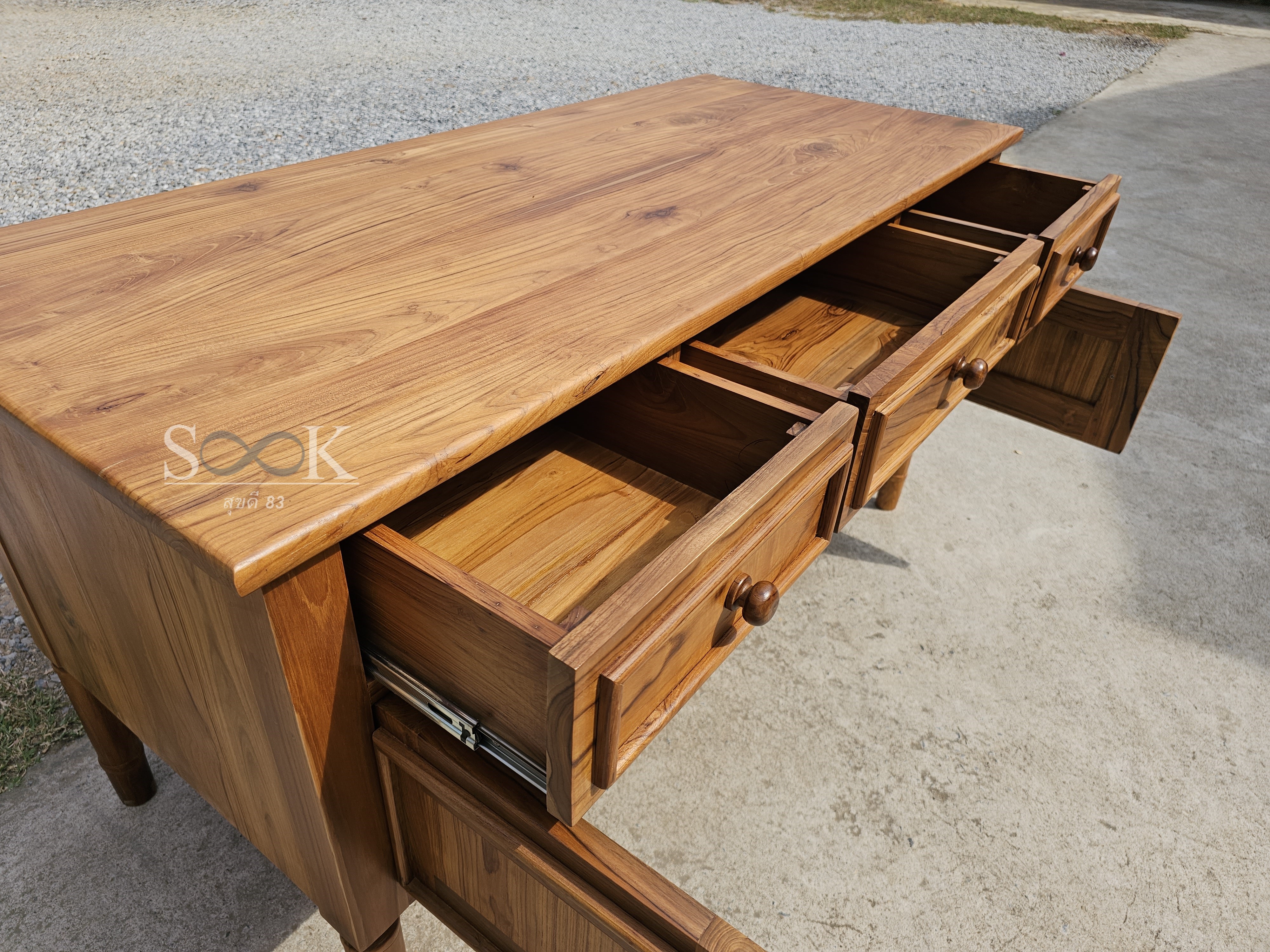 โต๊ะทำงานคลาสสิค