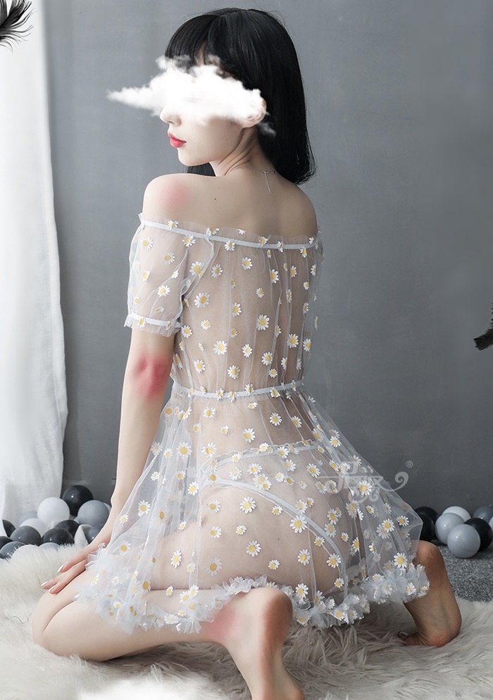 N824 ชุดนอนเซ็กซี่ ชุดนอนอีโรติกเป็นผ้าซีทรูลายดอกเดซี่สวมใส่แบบชุดปาดไหล่ ตัวชุดจั้มเอวแต่งแขนตุ๊กตามาพร้อมกางเกงในซีทรูลายดอกเดซี่เข้าชุดตามรูปถ่ายสินค้าจริง