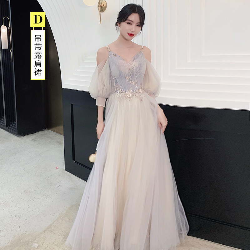 ชุดเดรสราตรียาวสีเทาครีม สไตล์เจ้าหญิง ดีไซน์เปิดไหล่ ปิดต้นแขน แขนทรงบอลลูน ส่งฟรี