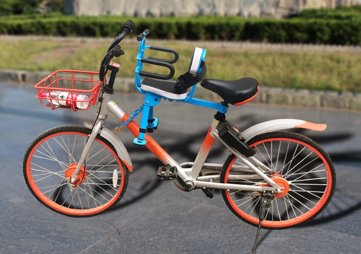 C10167 เก้าอี้นั่งเด็กสำหรับติดตั่งรถจักยานด้านหน้า ที่ก้ันสีดำแบบที่กั้นครี่งตัว โครงสีฟ้า