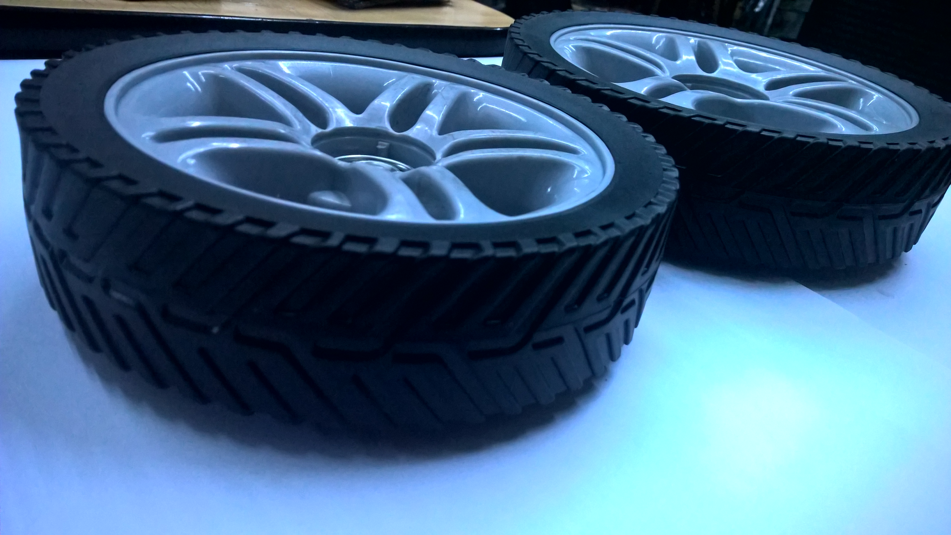 ล้อรถตัดหญ้าลูกปืน ขนาด 7 - 8 นิ้ว