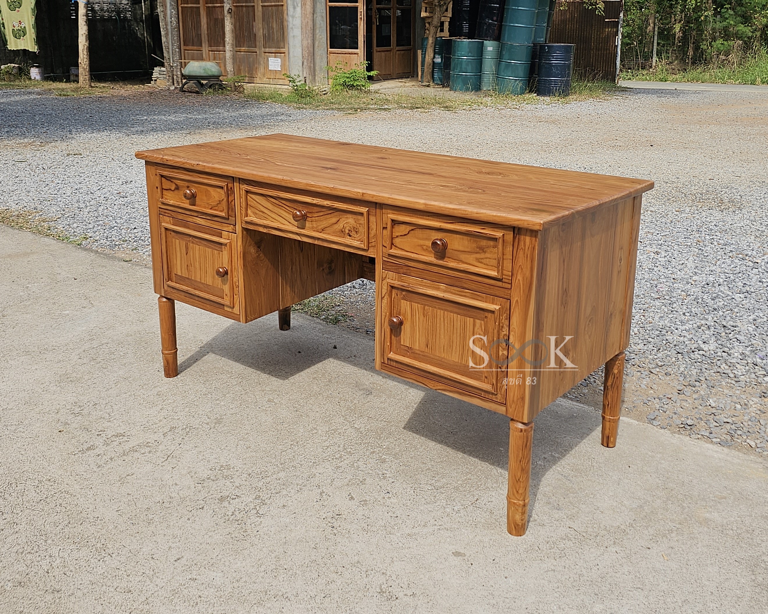 โต๊ะทำงานคลาสสิค