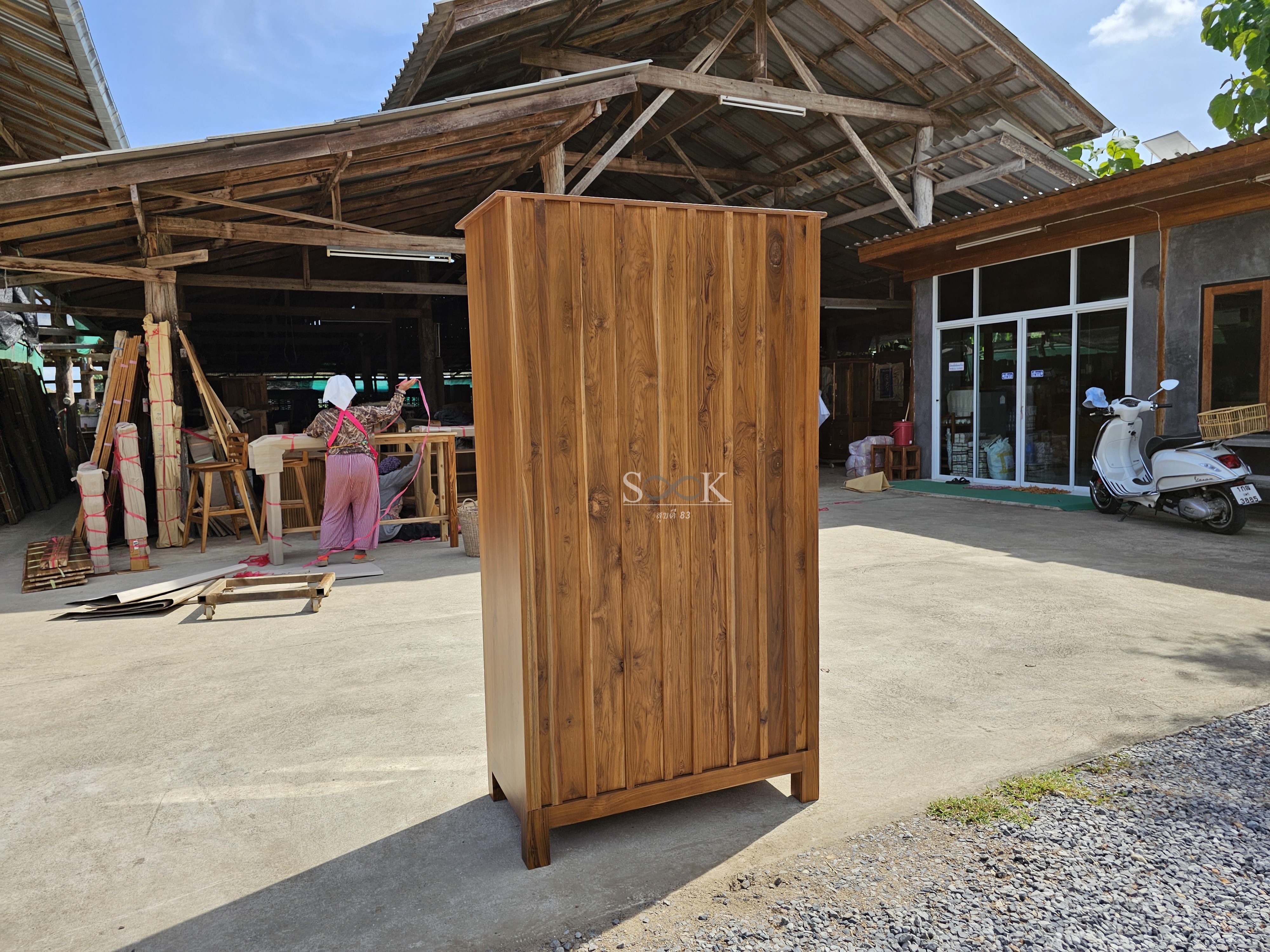 ตู้โชว์ 3 ลิ้นชักขาตรง