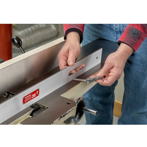 ภาพแสดงลักษณะการใช้ Straight-Edge ในการวัดค่าความขนาดในงานต่างๆ