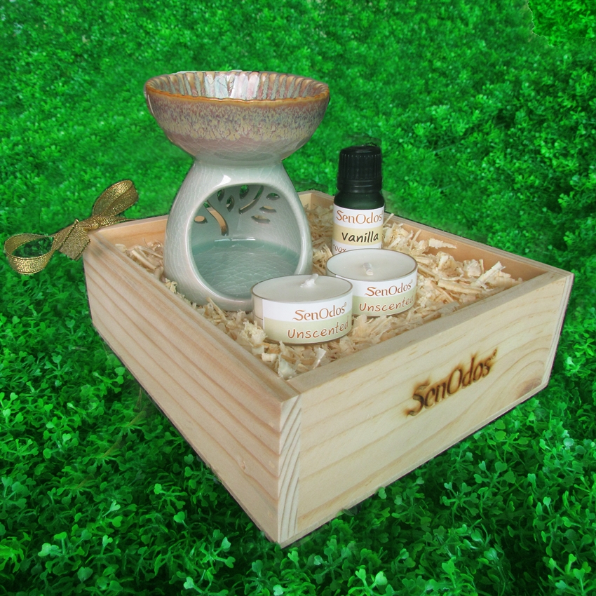 SenOdos ชุด เตาเผา น้ำมันหอมระเหย เซรามิค เครื่องปั้นดินเผา เนื้อศิลาดล สีเขียวหยก + น้ำมันหอมระเหยแท้ กลิ่นวานิลลา 10 ml. (แถมฟรี!! เทียนไขถั่วเหลืองบริสุทธิ์ 15 g. X 2 ชิ้น ราคา 120 บาท) บรรจุใน กล่องไม้สน รูปทรงเหลี่ยม สวยงาม คุณภาพดี