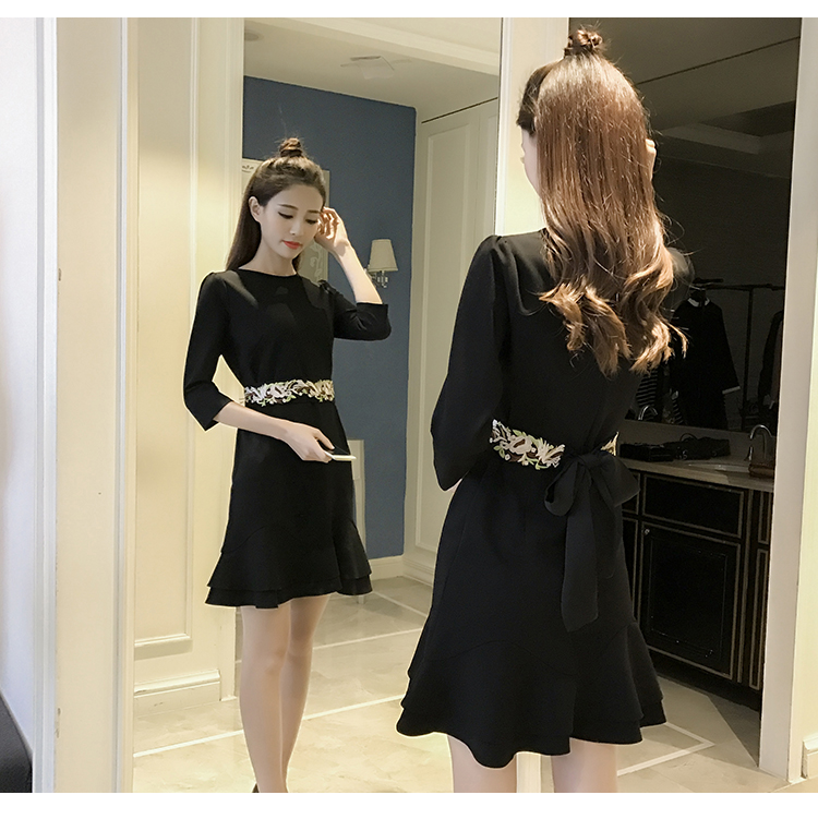 ชุดเดรสสีดำ แขนยาวสามส่วน ส่งฟรี ems