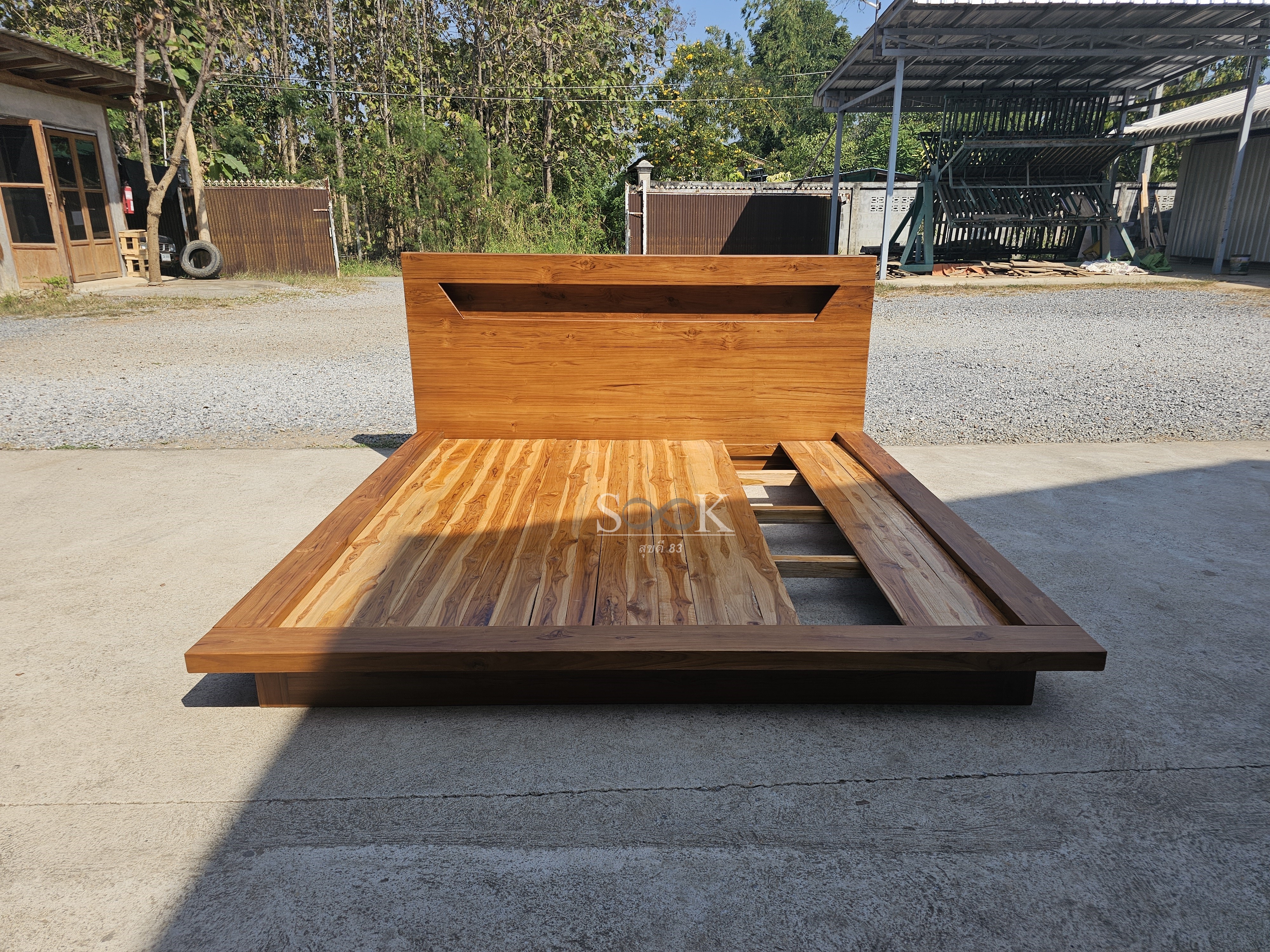 เตียงกล่องมีช่อง พื้นทึบ