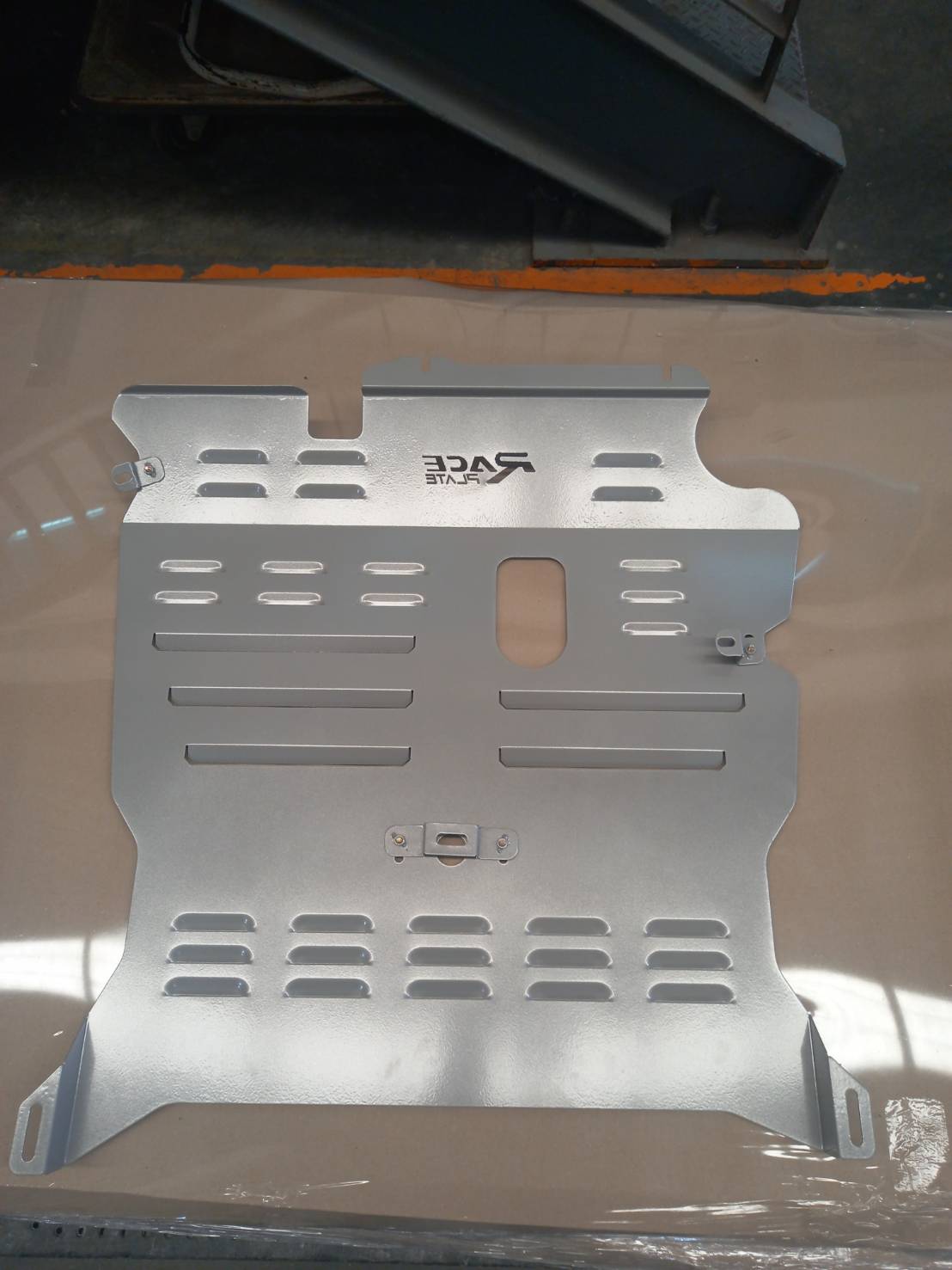 แผ่นปิดใต้ห้องเครื่องอลูมิเนียม Volvo XC90 Raceplate_Undertray