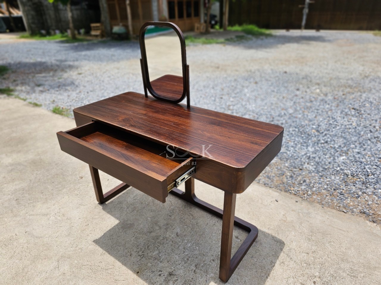 โต๊ะเครื่องแป้งมินิมอลโมเดิร์น (สีสัก)